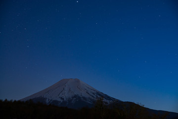 Fototapeta na wymiar 星夜の富士