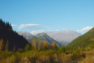 Fototapeta premium PANORAMICA DE LOS QUEÑES,CERRO CALLETANO Y RIO TENO