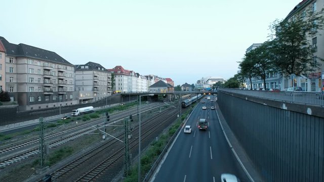 Strassenverkehr auf der A100 zu Berlin