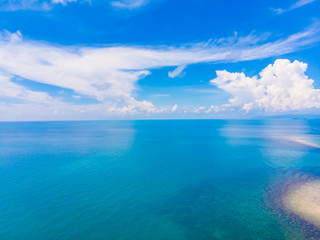 Fototapeta na wymiar Beautiful aerial view of beach and sea with many tree and white cloud on blue sky in koh samui island