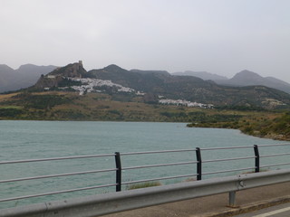 Zahara de la Sierra, pueblo blanco de Cádiz, Andalucía (España). Se encuentra en el centro del Parque natural Sierra de Grazalema