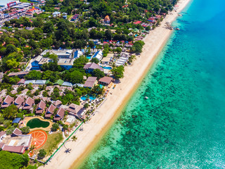 Fototapeta premium Aerial view of beautiful tropical beach and sea with palm and other tree in koh samui island