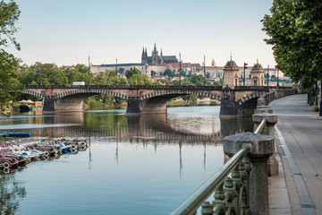 historisches Prag am frühen Morgen