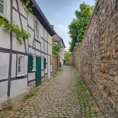 Fachwerkhäuser und historische Stadtmauer in Hattingen