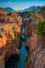 Fotobehang Afrika Een portret/verticale opname van de kloof bij Bourke& 39 s Luck Potholes in Mpumalanga, Zuid-Afrika  een geologische formatie uitgehouwen door de beweging van water  © Jennifer