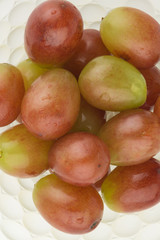 grapes red in bowl glass