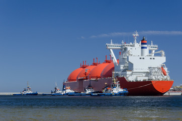 LNG TANKER - A red ship at the gas terminal © Wojciech Wrzesień