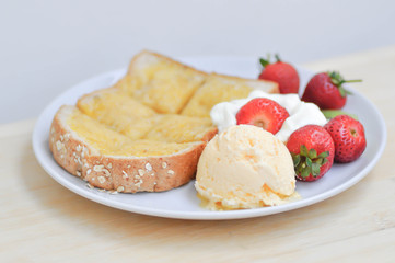 toast or bread with butter topping and ice cream