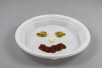 piatto con salse a forma di sorriso