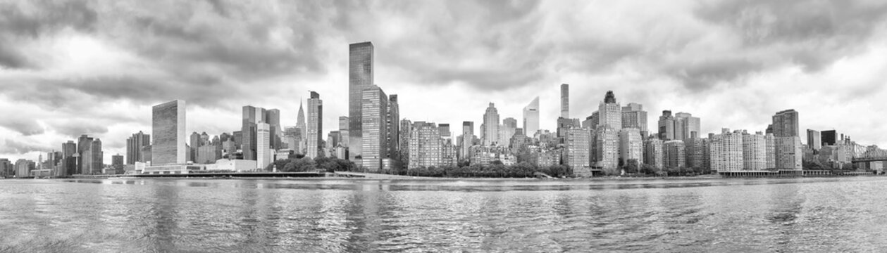 Fototapeta Nowy Jork czarny i biały panoramiczny widok od Roosevelt wyspy, usa.