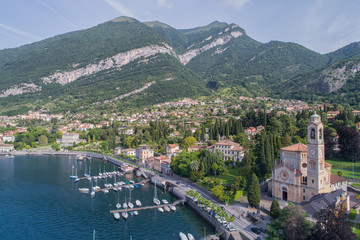 Fototapeta na wymiar Village and port of Tremezzo. Lake of Como in Italy.