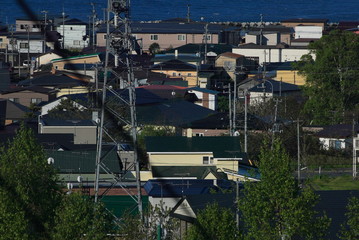 海の見える街並み
