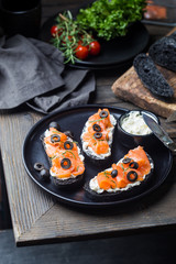 salmon sandwich with cream cheese