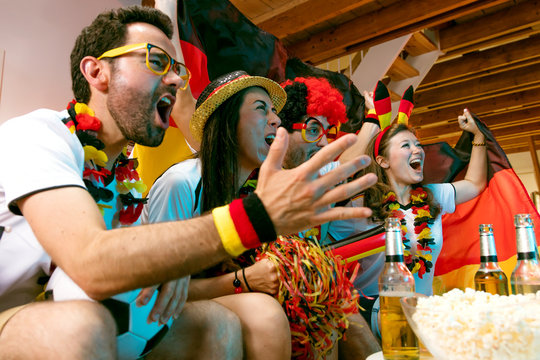 Deutsche Fu&szlig;ball Fans Jubeln