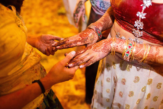 Hindu bride shows her hands covered with henna tattoos