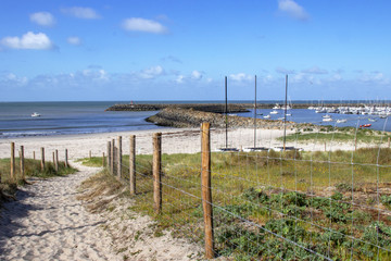L'Epine. Sentier côtier vers la plage de la Bosse. Noirmoutier. Vendée