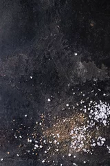 Crédence de cuisine en verre imprimé Herbes Groung black pepper powder and sea salt over old black iron texture surface. Top view, space. Food background