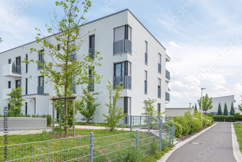 "Moderne Stadtwohnungen" Stockfotos und lizenzfreie Bilder auf Fotolia
