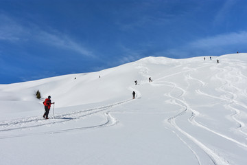 Large numbers of ski mountaineers en route at the popular tour to the Galtjoch. Lechtal Alps, Tirol, Austria