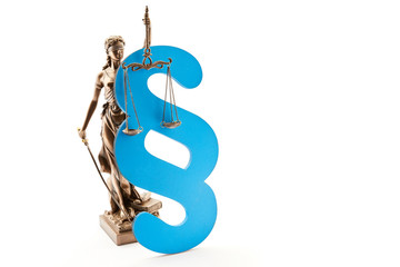 Justitia mit Paragraph Symbol als Gesetz Konzept