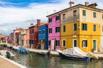 Obraz na płótnie Canvas Colorful houses in Burano, Venice