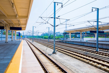 Obraz premium Two rails are included in the same rails. Like a different idea, come together as one.