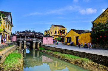 Fototapeta na wymiar HOI AN, VIETNAM - JANUARY 11, 2014: Hoi An old town. Hoi An is a popular tourist destination of Asia. Hoian is recognized as a World Heritage Site by UNESCO.