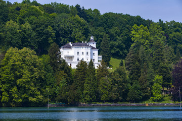 Fototapeta na wymiar Town Hertenstein on Lucerne lake