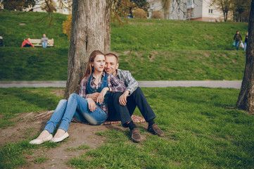 Naklejka na ściany i meble couple in a park