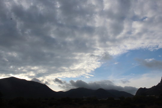 Paisaje nublado en Peña de Bernal