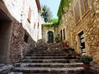 Fototapeta na wymiar .stone staircase medieval village Besalu - Spain