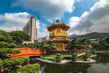 Fototapeta premium Złoty pawilon w Nan Lian Garden w Hongkongu.