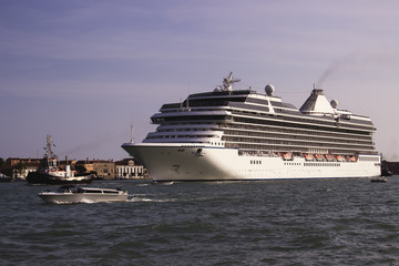 Obraz na płótnie Canvas Cruise Ship liner in Venice, Italy