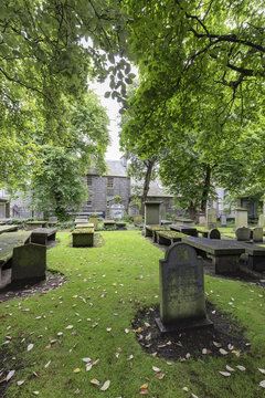 Portrait View Of The Green Cemetary At The The Kirk Of Saint Nicholas Uniting In Aberdeen, United Kingdom.