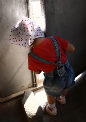 the child looks behind the door