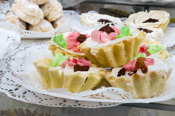 Delicious cakes basket