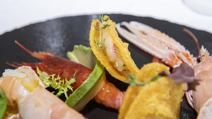 seafood, food, shrimp, uncooked, raw, sea, healthy, shellfish, prawn, table, mediterranean, lemon, cuisine, crustacean, fish, marine, mollusk