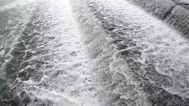 Lechwehr mit der Altstadt von Landsberg am Lech, Wasserfall, Fluss, Bayern, Deutschland, 4K