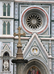 Obraz premium Florence Italy cross with the background of the cathedral