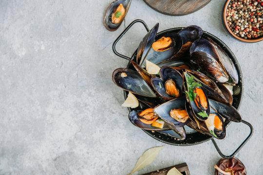  Mussels in wine with parsley and lemon. Seafood concept . Top view, flat lay, copy space