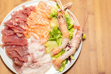 Some of the most important and popular ingredients for the preparation of sushi and sushimi: shrimp, tuna, salmon and sea bass.