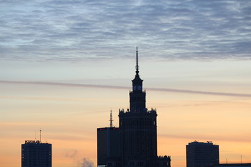 coucher de soleil sur la ville de Varsovie en Pologne