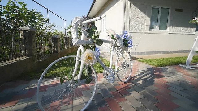 white bicycle decoration flower baskets