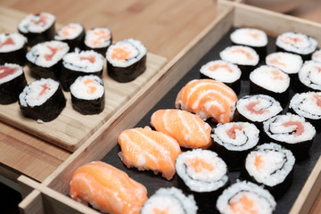 Sushi, a typical Japanese food prepared with a base of rice and various raw fish such as tuna, salmon, shrimp and sea bass. 