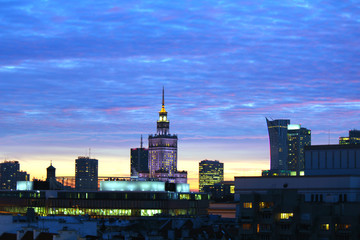 coucher de soleil sur la ville de Varsovie en Pologne