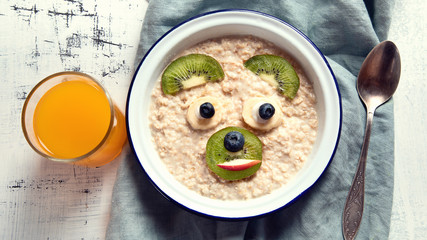 Oatmeal porridge with fruits
