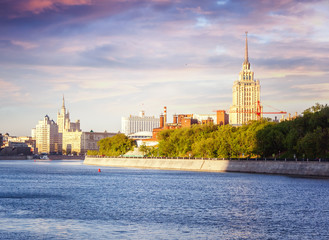 Obraz premium The river bank in the center of Moscow, the capital of Russia, a beautiful urban summer landscape, typical Soviet architecture