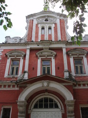 arch, architectural column, Architecture, belief, building, building exterior, built structure, clock, day, history, Low angle view, Nature, no people, ornate, outdoors, Place of worship, Plant, Red, 