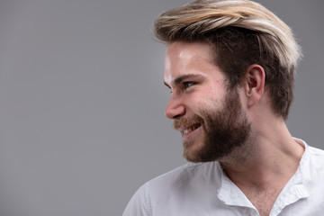 Obraz premium Happy bearded man looking to the side