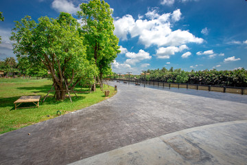 Restaurant, coffee shop With green space , A variety of seating areas, a good business option. The point is to attract and attract more customers.